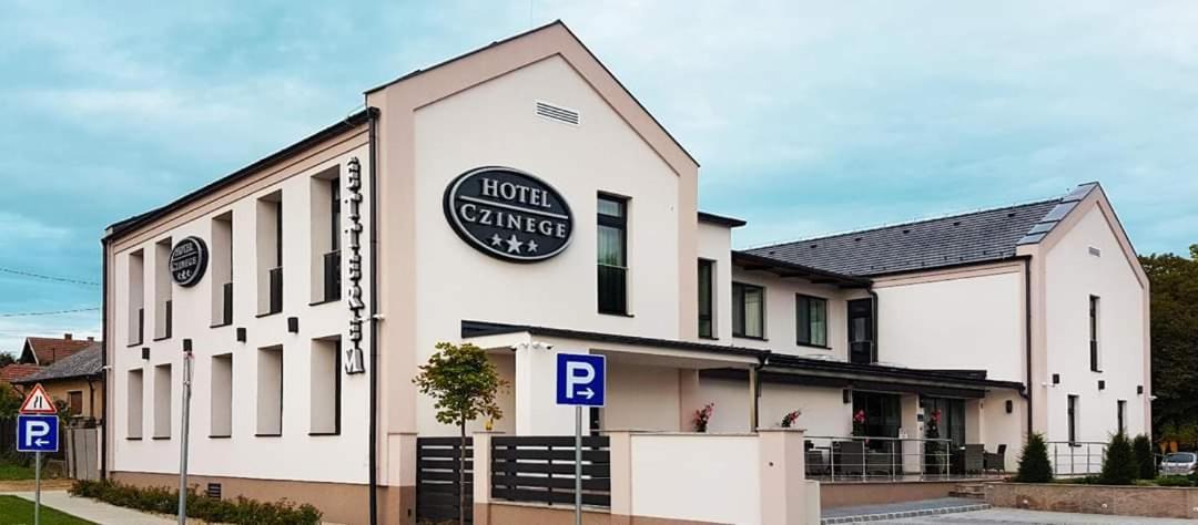 Hotel Czinege & Etterem Koka Ngoại thất bức ảnh